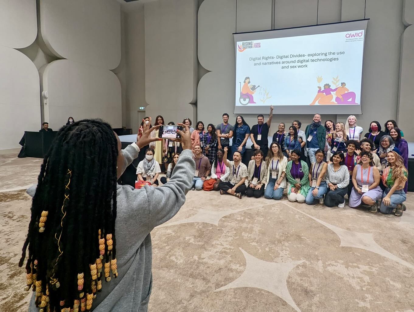 session sur la question des droits et divisions digitales pour les travailleuses.eurs du sexe, anim&eacute;e par @weavingliberation @sexworkeurope @ceeca_swan